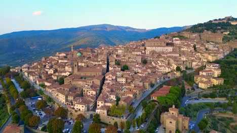 Casco-Antiguo-Italiano-Medieval-Colina-Pueblo-Toscana