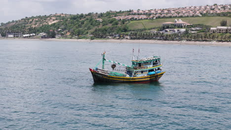 Vietnamese-style-fisherman-boat-in-front-of-Centara-Resort-in-Mui-Ne