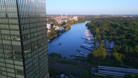 Treptower-Park-Tower-City-Berlin-Deutschland-Sommertag