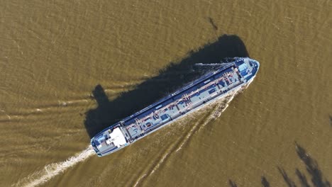 Tanker-sails-gracefully-across-river-as-the-hull-slices-through-water