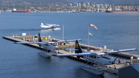 Terminal-De-Hidroaviones-De-Harbour-Air-En-Burrard-Inlet-En-Vancouver---Estática