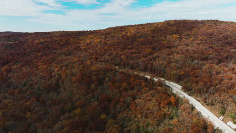 Rural-Road-And-Colorful-Autumn-Forest-In-Arkansas,-USA---Aerial-Shot