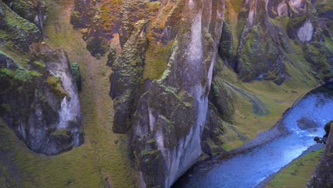 Great-frozen-canyon-in-iceland
