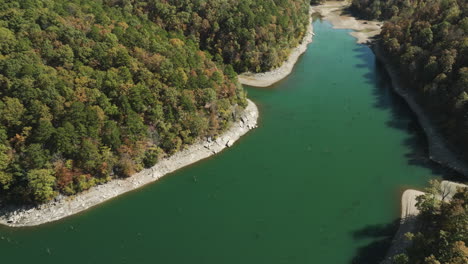 Calm-Lake-And-Lush-Autumn-Forest-In-Eagle-Hollow,-Arkansas,-USA---Aerial-Shot