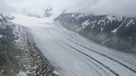 Impresionante-Paisaje-Suizo-Del-Glaciar-Aletsch-En-Los-Alpes-Berneses,-Aéreo