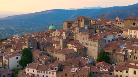 Cortona-Italian-medieval-mountain-village-Tuscany
