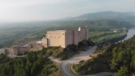 Castillo-De-Miravet-En-Una-Mañana-Brumosa