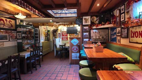 Traditional-Irish-Pub-interior-Doolin-Clare-on-the-wild-Atlantic-way
