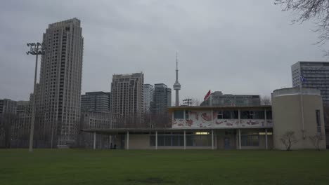 Paisaje-Del-Centro-Campo-De-Deportes-Con-Torre-Paisaje-Urbano-Horizonte-De-La-Ciudad-Toronto-Ontario-Canadá