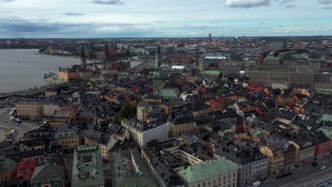 Rotating-panning-drone-footage-of-Gamla-Stan-in-Stockholm,-Sweden