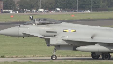 Zoomaufnahme-Des-Eurofighter-Taifuns,-Der-Sich-Auf-Den-Start-Vorbereitet