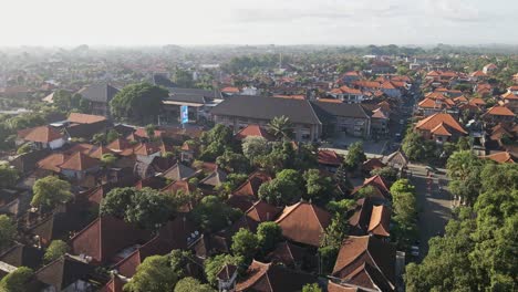 Descending-shot-of-cultural-capital-of-Bali---Ubud-downtown-surrounded-by-souvenir-shops,-cultural-landmarks-and-traditional-Balinese-buildings,-Bali,-Indonesia