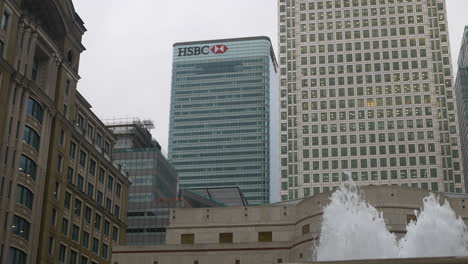 Wide-Shot-of-HSBC-Headquarters-Canary-Wharf-London-UK-Water-Fountain