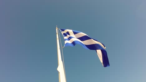 Nationalflagge-Griechenlands-Weht-Im-Wind