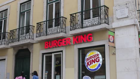 Fast-Food-Storefront-in-Portugal