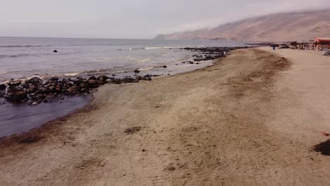 Paseo-Turístico-Por-La-Playa-Y-Acercamiento-Al-Mar-Contaminado.