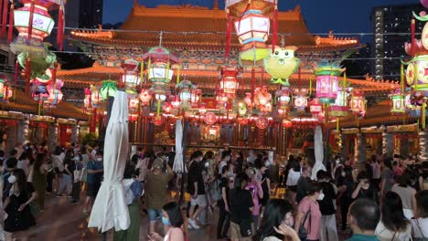 Hundreds-of-visitors-and-travelers-enjoy-a-lantern-show,-which-symbolizes-prosperity-and-good-fortune,-at-the-Wong-Tai-Sin-temple-to-celebrate-the-Mid-Autumn-Festival,-also-called-Mooncake-Festival
