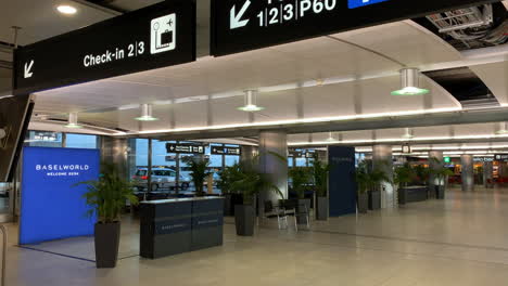 Mostrador-De-Bienvenida-Para-Baselworld-En-El-Aeropuerto-De-Zurich.