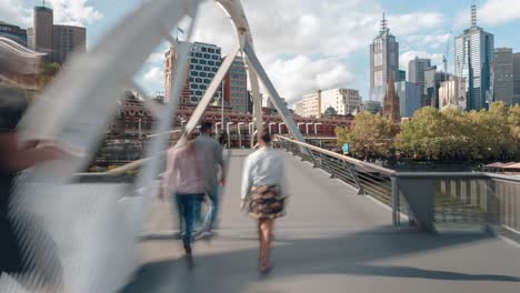 Timelapse-En-Movimiento-Sobre-Un-Puente-En-Melbourne-Australia
