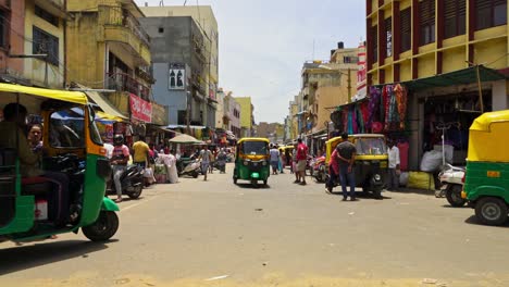 Einkaufsmassen-In-Bangalore,-Indien-Auf-Der-Geschäftsstraße