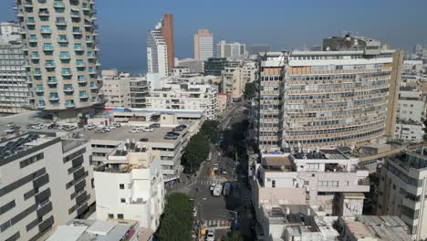 Vista-Panorámica-De-Los-Tejados-De-La-Antigua-Tel-Aviv-En-El-Fondo-De-Los-Edificios-Modernos.