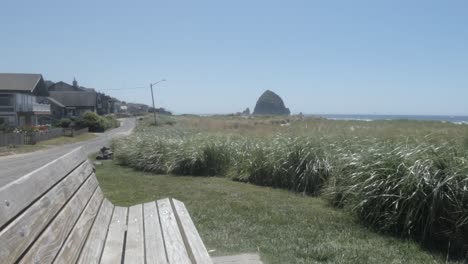 Empty-bench-overlooking-the-Oregon-coast