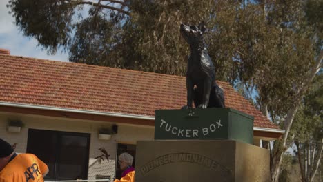 'Dog-on-the-Tucker-Box'-statue-restored-after-having-been-knocked-over-3-weeks-prior