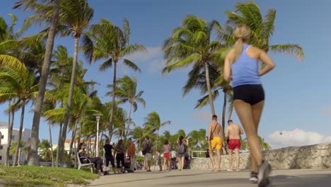 South-Beach-Miami-Boardwalk-Aktivität-Niedriger-Winkel-Am-Nachmittag