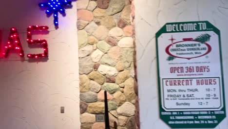 Schaufensterauslage-Am-Eingang-Von-Bronner&#39;s-Christmas-Wonderland-In-Frankenmuth,-Michigan