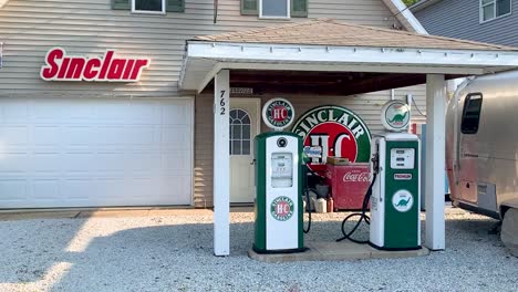 Vintage-green-Sinclair-gasoline-pumps-at-an-old-service-station