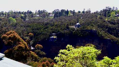 Blue-Mountains-cable-car-in-sunny-Katoomba