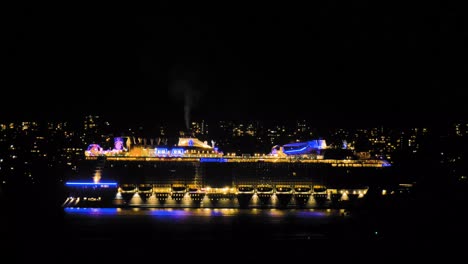 Cruise-ship-time-lapse-night