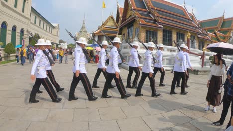 Thai-Royal-Army-parade-at-The-Grand-Palace-Temple-in-Bangkok,-Thailand