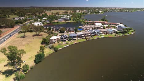 Mulwala,-New-South-Wales-Australia---December-16-2021:-Aerial-view-of-Cypress-Drive-resort-houses-on-the-banks-of-Lake-Mulwala-NSW-Australia