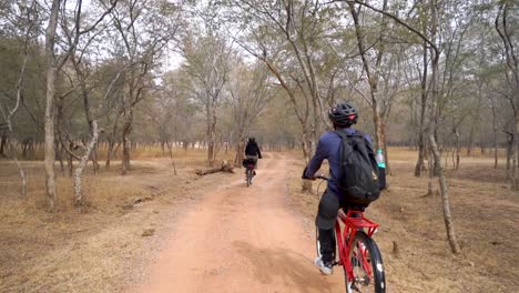 Biking-On-A-Nature-Trail-In-Forts-In-Orchha-Town-In-Madhya,-Pradesh,-India---Medium-Shot