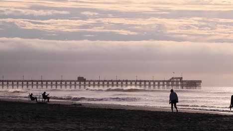 People-at-Myrtle-Beach-enjoying-the-morning