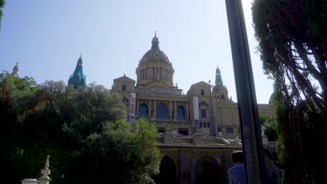 Reveal-of-Montjuïc-National-Palace-Palau-Nacional-in-Barcelona,-Spain-on-sunny-summer-day