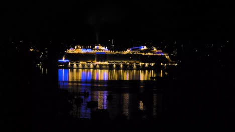 Cruise-ship-night-time