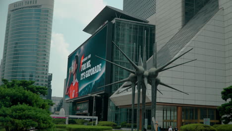 Pantalla-LED-Gigante-En-El-Centro-Comercial-Starfield-Coex-En-Seúl,-Distrito-De-Gangnam,-Corea-Del-Sur