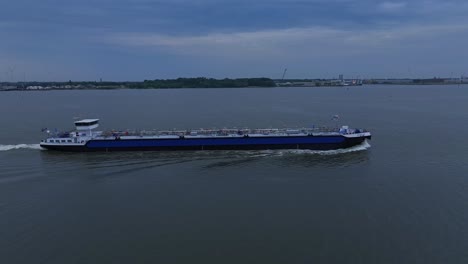 The-tanker,-Union-XIV-at-Moerdijk-en-route-to-next-destination