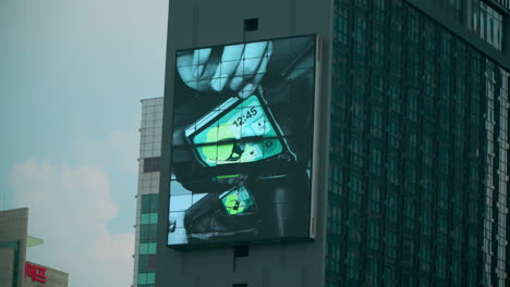 Elektronische-Anzeigetafel-Mit-Werbung-Auf-Der-Außenfassade-Eines-Gebäudes-In-Coex,-Seoul,-Südkorea