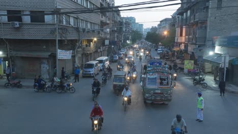 Busy-Local-Traffic-Going-Past-In-Saddar,-Karachi-During-Early-Evening