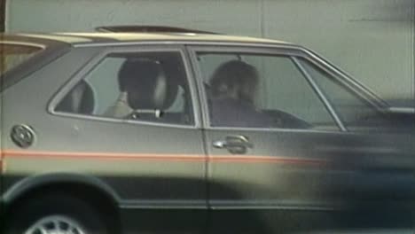 In-Den-1980er-Jahren-Steigt-Eine-örtliche-Prostituierte-In-Ein-Auto