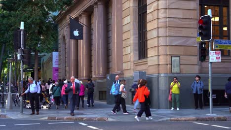 Brisbane-Apple-flagship-store-in-the-heritage-listed-MacArthur-Chambers-at-the-corner-of-Queen-and-Edward-street,-busy-street-traffic-views-with-pedestrians-crossing-in-the-central-business-district