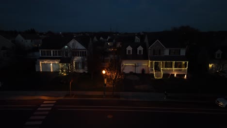 Suburban-neighborhood-with-Christmas-lights-at-night