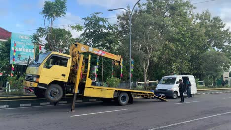 A-crashed-radar-jogja's-car-being-put-on-a-tow-truck-after-an-accident,-Yogyakarta,-Indonesia---Jul-6,-2023
