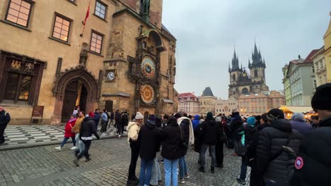 Prague-Old-Town-Square-full-of-people-during-the-winter-4K-30-fps