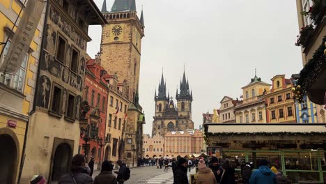 Prager-Altstadtplatz-Voller-Menschen-Im-Winter