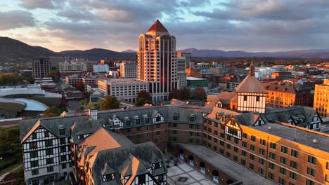 The-Hotel-Roanoke-and-Conference-Center,-Curio-Collection-by-Hilton