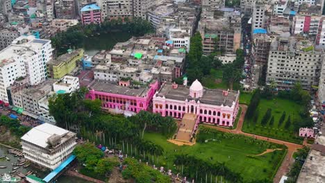 Aerial-of-the-Ahsan-Manzil-palace-in-the-middle-of-Dhaka-city,-Bangladesh